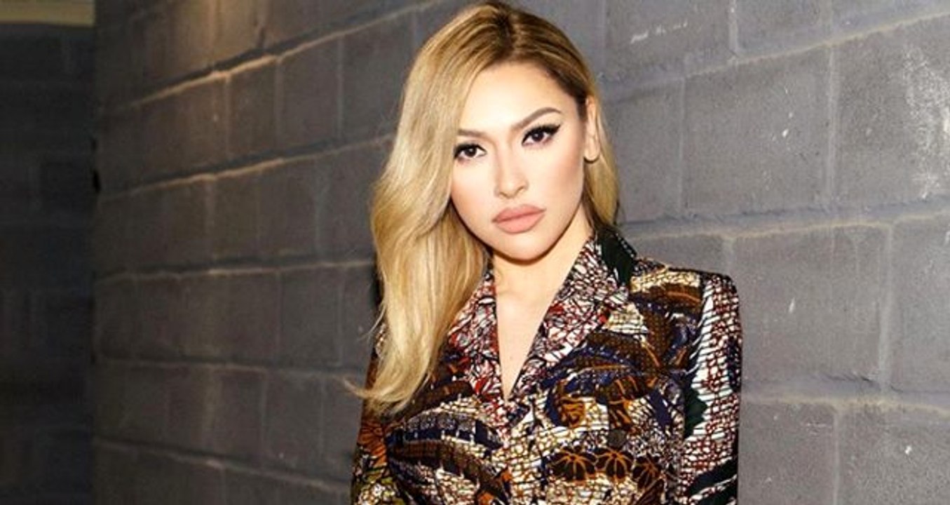 Kaan Yıldırım'la aşk yaşadığı söylenen Hadise, haberlere sessiz kalıp Reynmen'in şarkısını söyledi