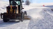 Sivas'ta karla mücadele çalışmaları aralıksız sürüyor
