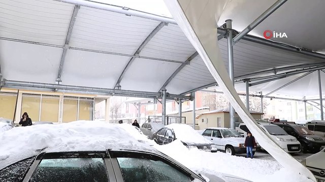 Pazar Yeri Çatısı Yağan Kara Dayanamadı