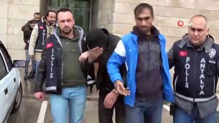 Fuhuş için çağırdığı kadının ardından eve giren 2 kişi tarafından gasp edildi