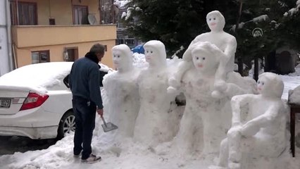 Kastamonulu esnafın yaptığı kardan heykeller ilgi görüyor