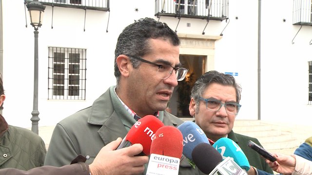 El primer lazo verde en defensa del sector agrario ya luce en Villafranca