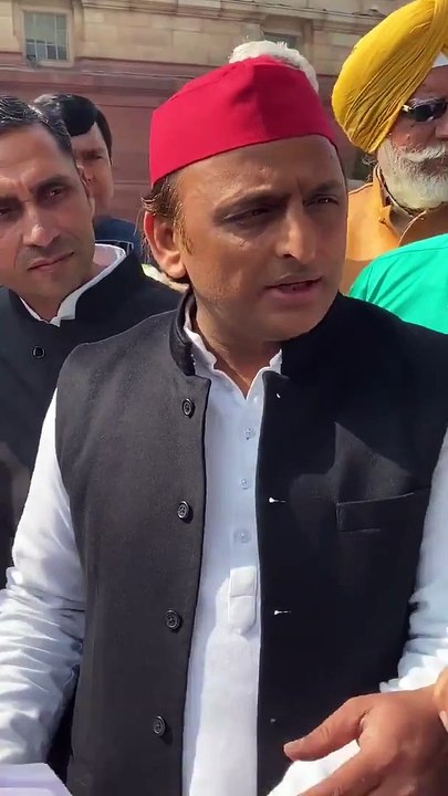 अखिलेश यादव ने अरविंद केजरीवाल को दी जीत की बधाई