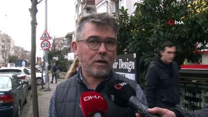 Sinirli sürücü otoparkın önünü kapatan araca defalarca böyle çarptı