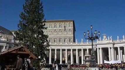 Papa denuncia injustiças na Amazônia e evita tema celibato