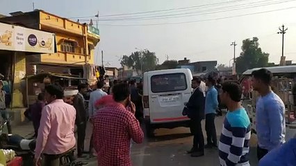 शाहबाद में दुकानदार और टैक्सी चालक के बीच मारपीट। पुलिस ने दोनों को लिया हिरासत में।