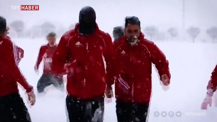 Demir Grup Sivassporlu futbolcular karın tadını çıkardı