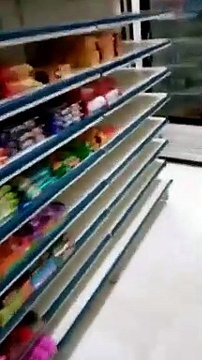مواطن يشتكي من قلة البضائع في بقالته وعدم وثوق الموردين به