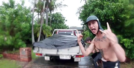 Surfer sur un terrain de Golf inondé !