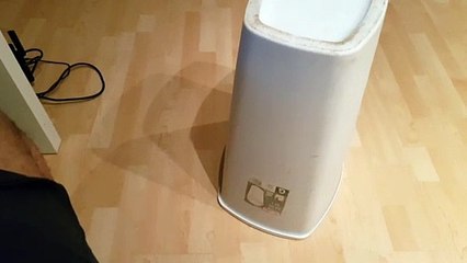 Cette poubelle bouge seule... mysterieux