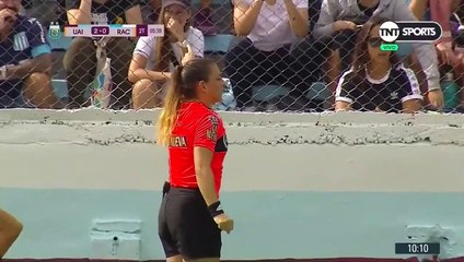 Árbitra fartou-se dos insultos e parou o jogo para expulsar adepto