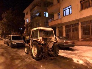Cinnet getiren koca, tabanca ile eşini yaralayıp intihar etti