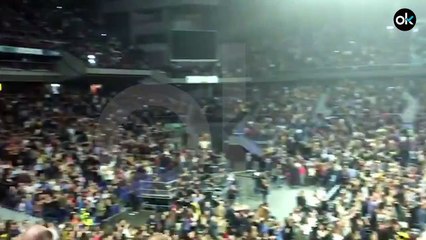 Sabina se cae al foso durante un concierto