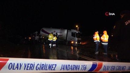 - Uşak'ta çekici ile tanker çarpıştı: 1 ölü, 1 yaralı
