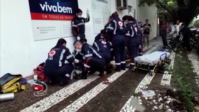 Homem sofre parada cardiorrespiratória e é atendido pelo Samu no Centro