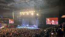 Sabina suspende su concierto en Madrid tras caerse del escenario