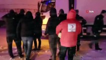 Türk Kızılayı Malatya'da yolda kalan araç sürücülerine kumanya dağıttı