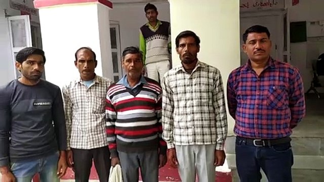 इटावा: तालाब पर दबंगों ने किया कब्जा, ग्रामीणों ने जिलाधिकारी से की शिकायत