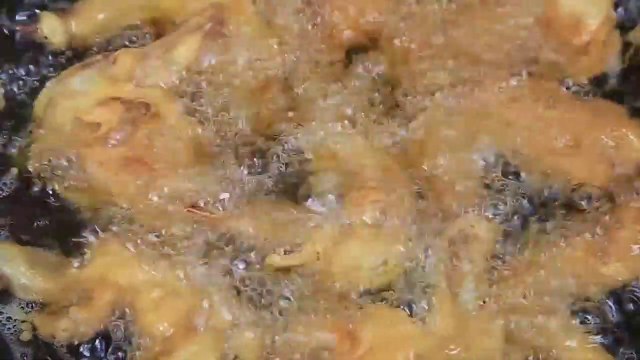 Cambodian food - Fried chicken wings with powder -ស្លាបមាន់បំពងជាមួយម្សៅ - ម្ហូបខ្មែរ