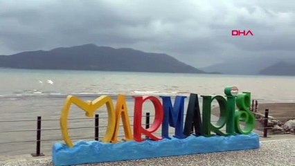 Marmaris'te isyan ettiren manzara ! Deniz kahverengiye büründü