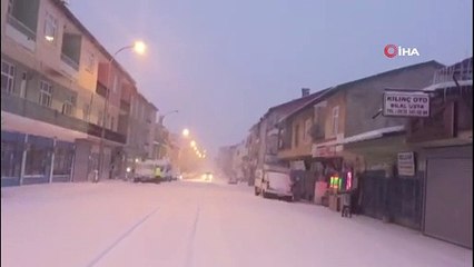 Tufanbeyli'de okullar tatil edildi, çocuklar kızak keyfi yaptı