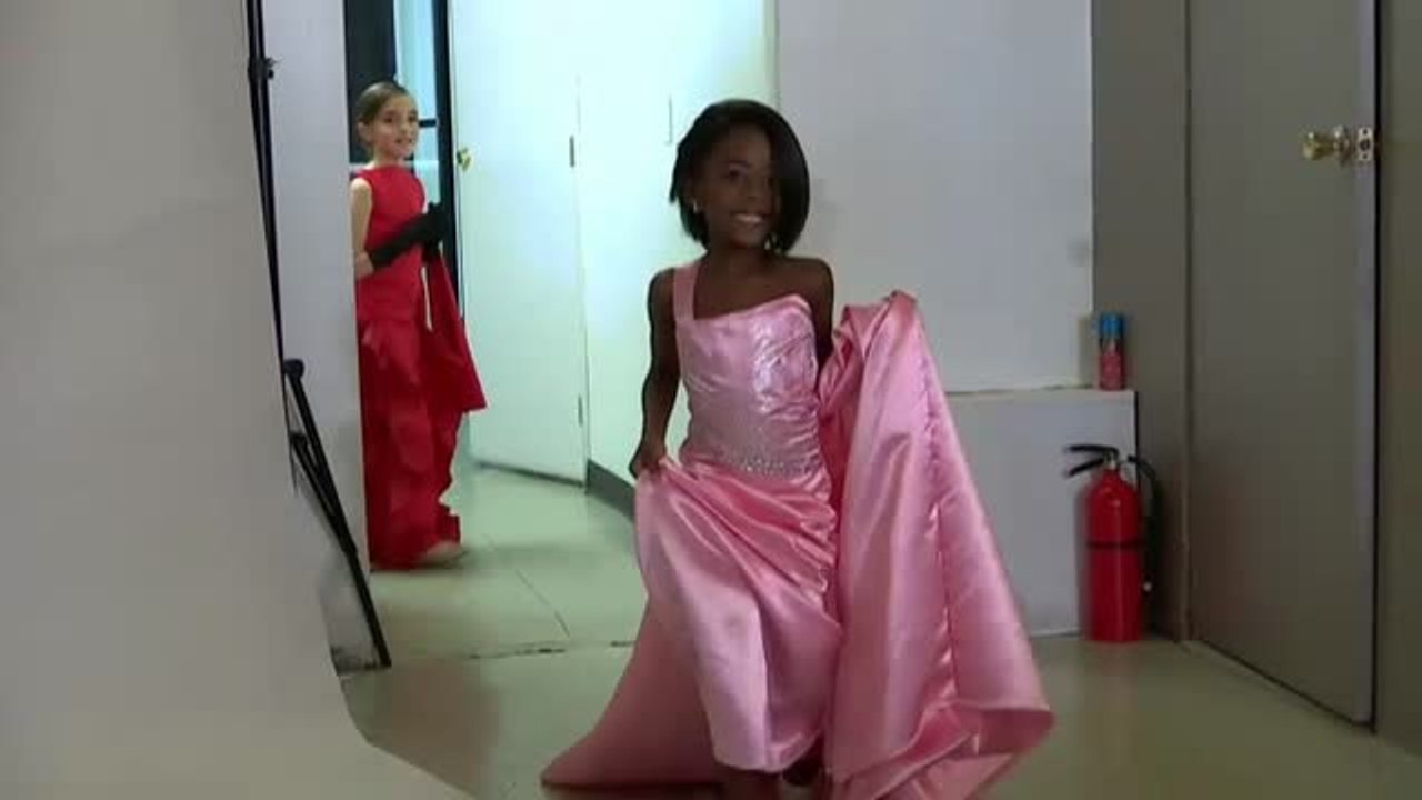 Llegan las versiones "en miniatura" de la alfombra roja de los Oscar