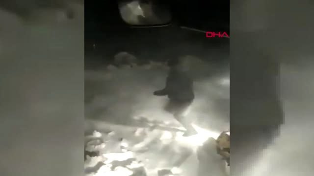 Kars'ta, tipi nedeniyle mahsur kalan elektrik dağıtım ekibi kurtarıldı