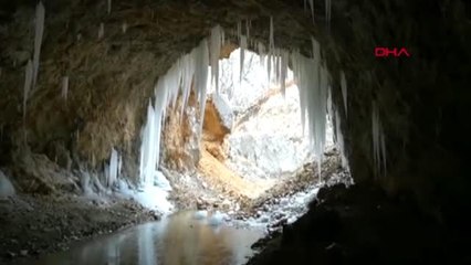 Erzincan tarihi taş yol buz tuttu