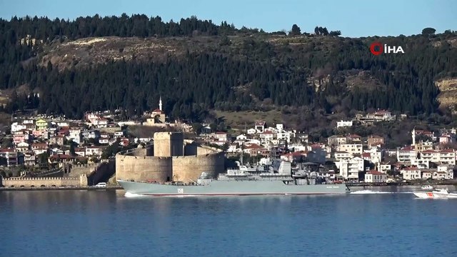 Rus savaş gemisi 'Caesar Kunikov' Çanakkale Boğazı'ndan geçti
