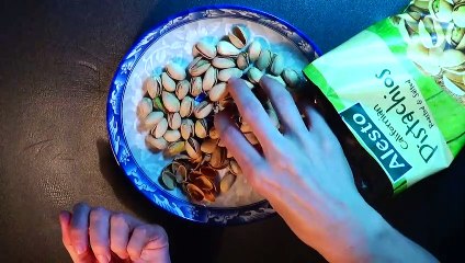66 ASMR EATING SOUNDS - CALIFORNIAN PISTACHIOS