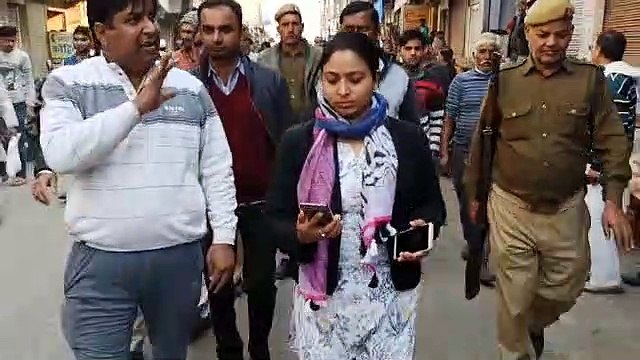 शामलीः SDM को देख खुली दुकानों के गिरे शटर, व्यापारियों ने किया साप्ताहिक बंदी का उल्लंघन