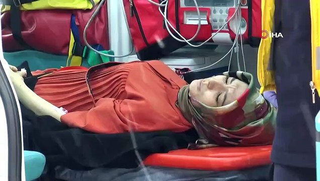 Adıyaman’da kar etkili oldu...Yayalar düştü, uçak seferleri iptal oldu, araçlar buzlu yolda ilerlemekte zorlandı