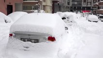 Vanda araçlar kar altında kaldı okullar tatil edildi-2