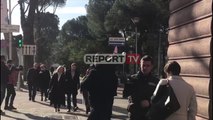 Report TV - Përplasjet për 'Kushtetuesen' dhe hetimi për Metën, përfaqësuesit e 'Venecias' në Tiranë