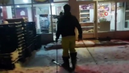 Gençler sokakları kayak pistine çevirdi