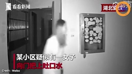 Coronavirus : elle crache volontairement sur les poignées de porte d’un immeuble en quarantaine