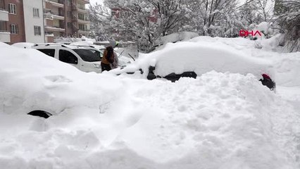 Vanda araçlar kar altında kaldı okullar tatil edildi-3