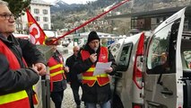 Visite d'Emmanuel Macron à Chamonix : les syndicalistes manifestent