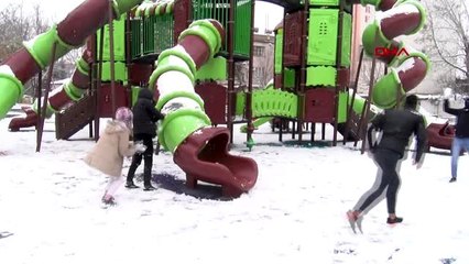 Adıyaman'da 3 yıl sonra yağan kar eğlencesi