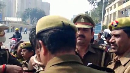 हजरतगंजः न्याय न मिलने से परेशान युवक ने किया आत्मदाह का प्रयास