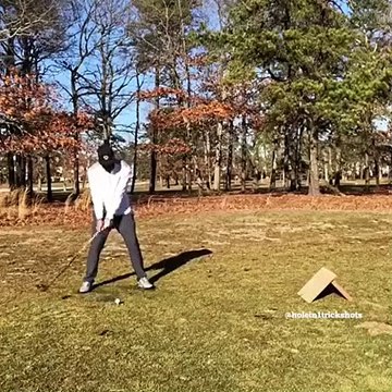 Cet homme nous montre un tout autre niveau d'excellence en jouant du Golf