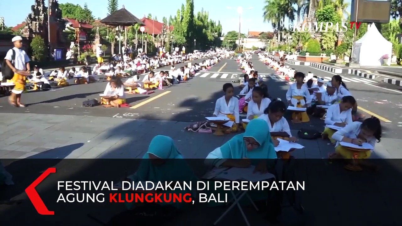 Mengenal Budaya, Ribuan Siswa Ikuti Festival Menulis Aksara Bali