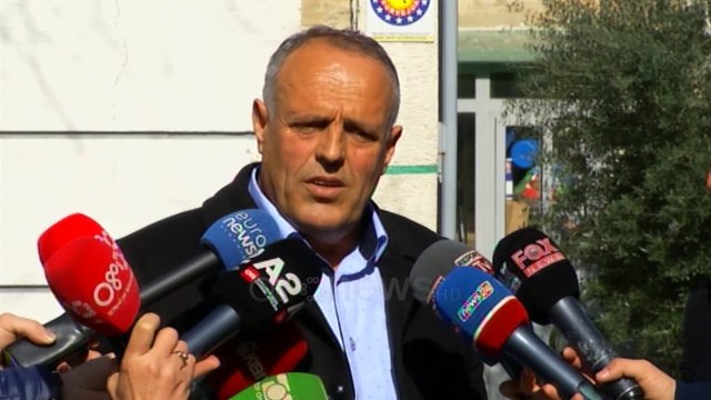 Ora News - Avokati zbulon pse Vladimir Gjuta ishte me armë dhe mbi 120 mijë euro afër selisë PS