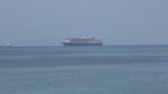 Llega a Camboya el crucero rechazado por cinco países por temor al coronavirus