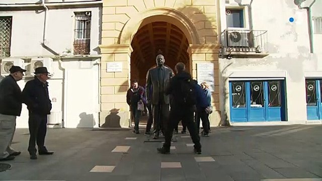 Nice: La statue de Jacques Chirac, inaugurée samedi dernier, a été vandalisée et a été amputée de deux doigts - VIDEO