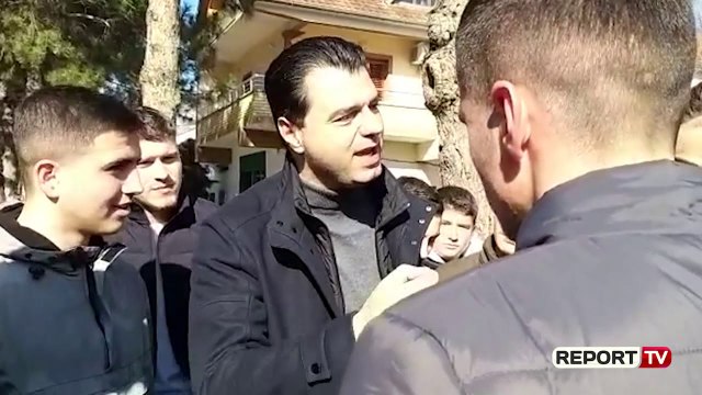 Basha me të rinjtë në Kukës: Mos ikni në Angli se do ta qërrojmë atë që do të zbrasë Shqipërinë