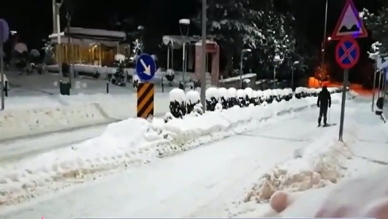 Ekmek almaya kayak takımı ile giden vatandaş sosyal medyada gündem oldu