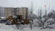 Bitlis’te tipi ve sis...Otobüs durakları, evler ve araçlar kar altında kayboldu