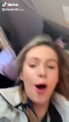 Jovens gravam vídeo para o TikTok após sofrerem acidente de carro