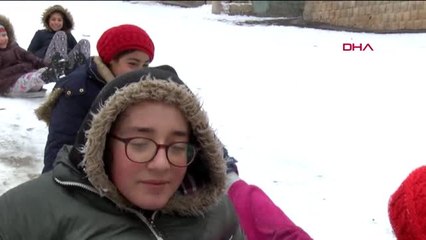Gaziantep'te çocukların kar eğlencesi